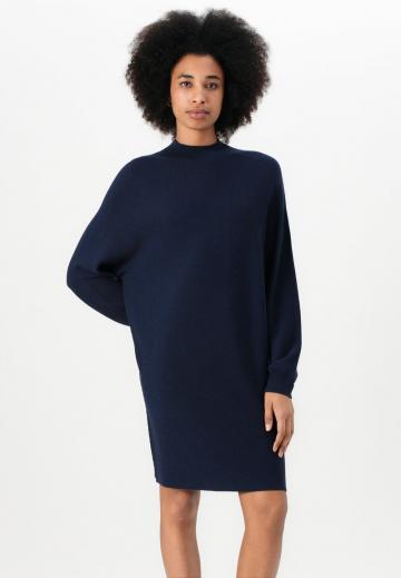 Вязаное платье