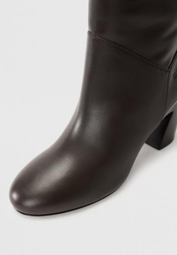 Высокие сапоги