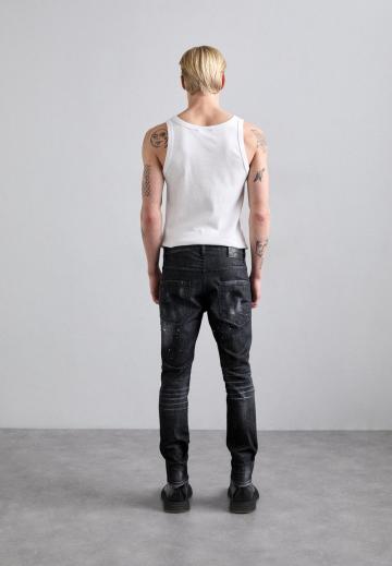 Узкие джинсы