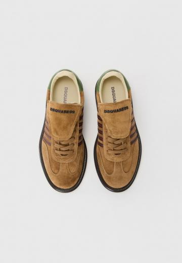 Ботинки на шнуровке