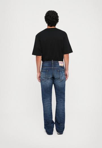 Прямые джинсы