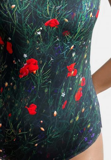 Слитный купальник