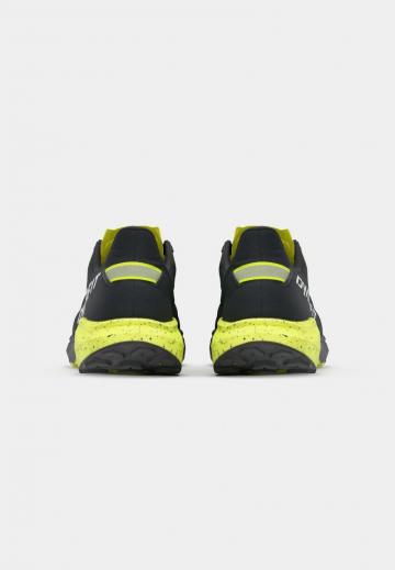 Беговые кроссовки