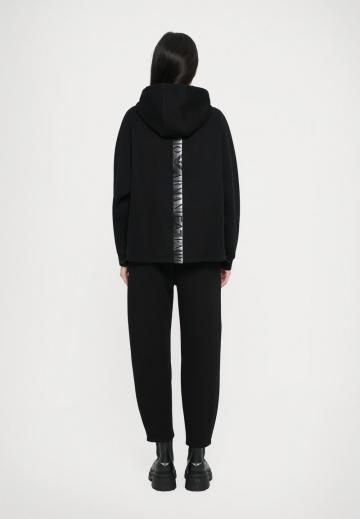 Спортивная толстовка