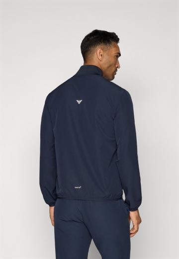 Спортивная куртка