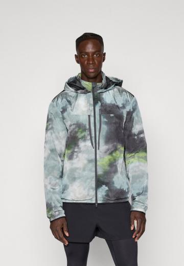 Спортивная куртка