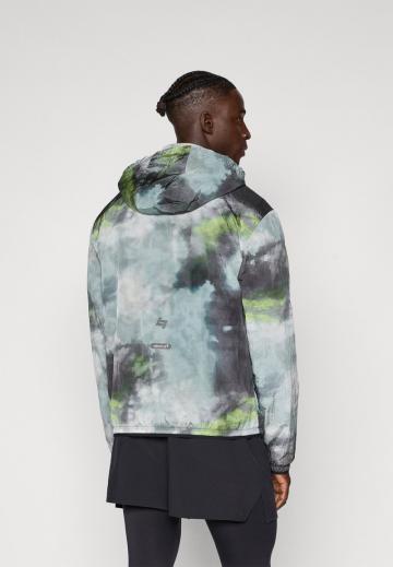 Спортивная куртка