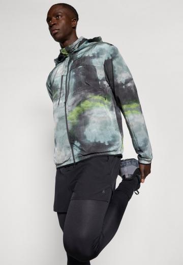 Спортивная куртка