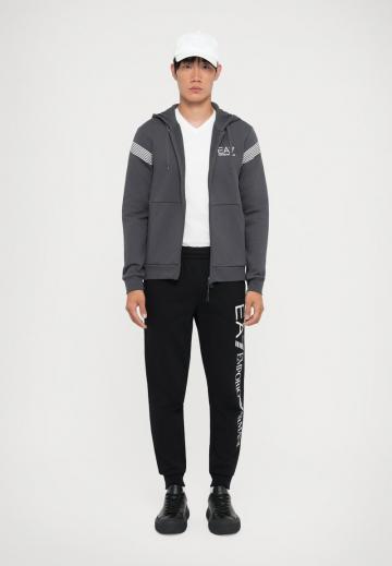 Спортивная кофта