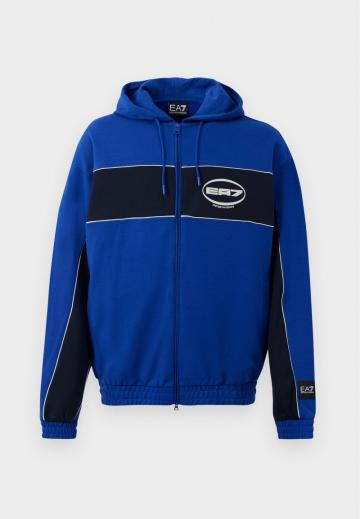 Спортивная кофта