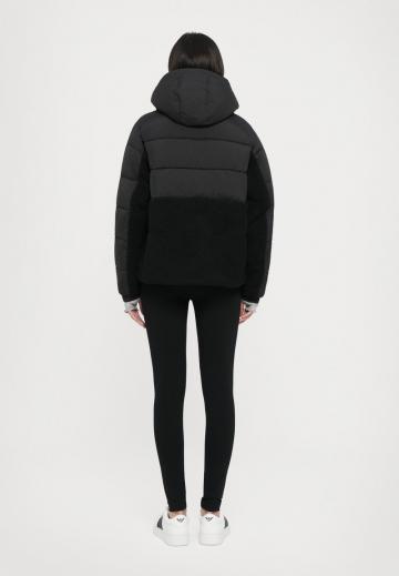 Спортивная куртка