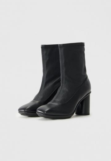 Высокие сапоги