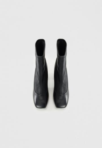 Высокие сапоги