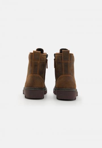 Ботинки на шнуровке