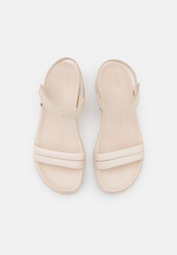 Босоножки на танкетке