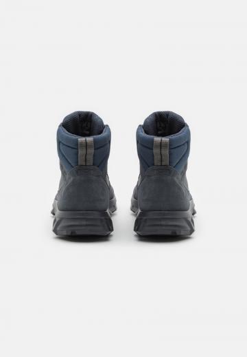 Ботинки на шнуровке