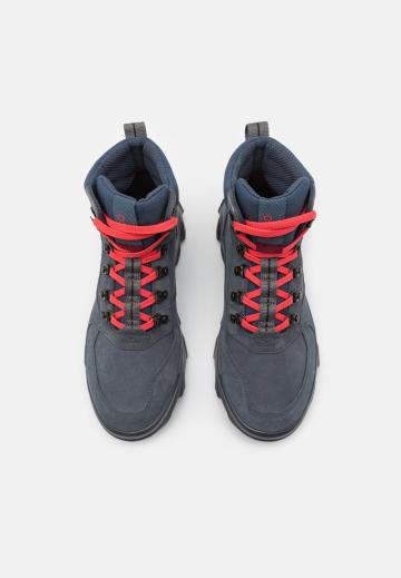 Ботинки на шнуровке