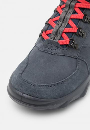 Ботинки на шнуровке