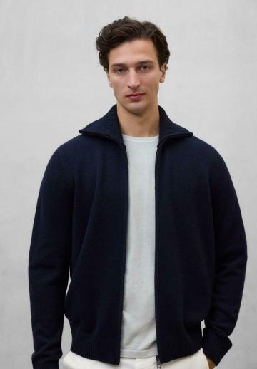 Вязаная кофта