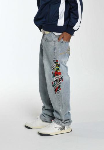 Прямые джинсы