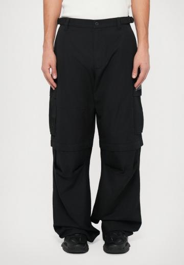 Брюки с накладными карманами