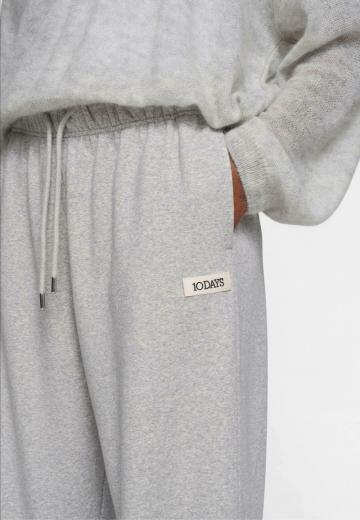 Спортивные штаны