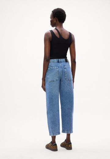 Прямые джинсы