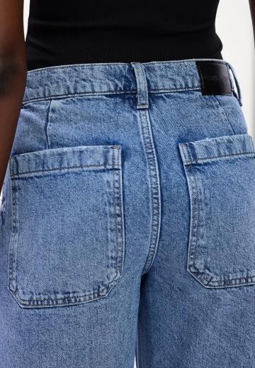 Прямые джинсы