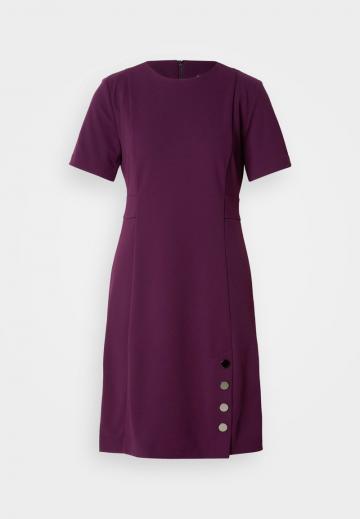 Платье футляр