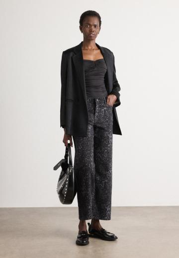 Прямые джинсы