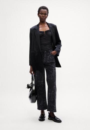 Прямые джинсы