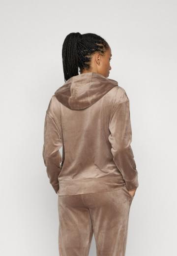 Спортивная толстовка