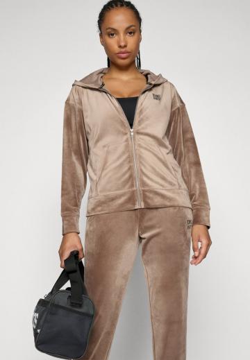 Спортивная толстовка