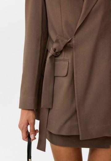 Блейзер с накладными карманами