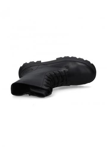 Ботинки на шнуровке