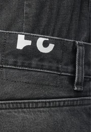 Узкие джинсы