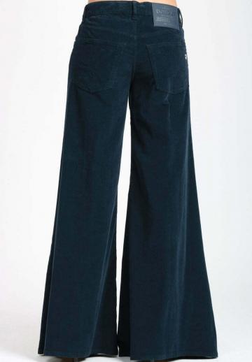 Клешеные джинсы