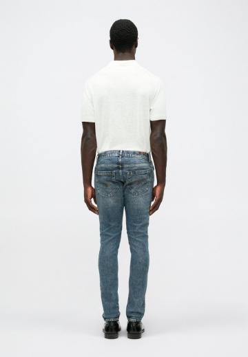 Узкие джинсы