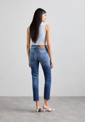 Короткие джинсы