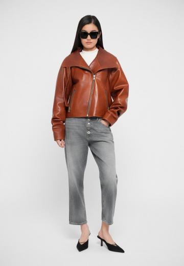 Короткие джинсы