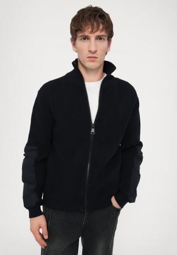 Вязаная кофта