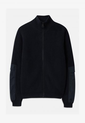 Вязаная кофта