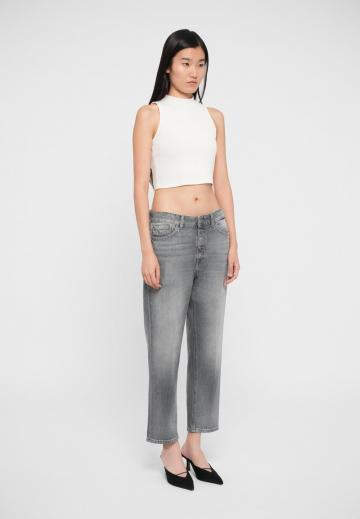 Короткие джинсы