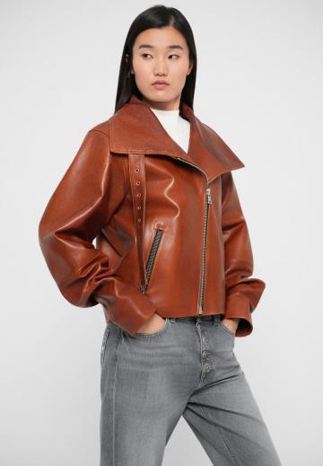 Короткие джинсы