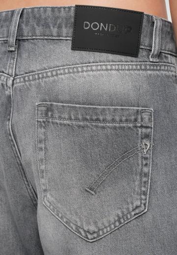 Короткие джинсы