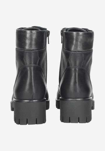 Ботинки на шнуровке
