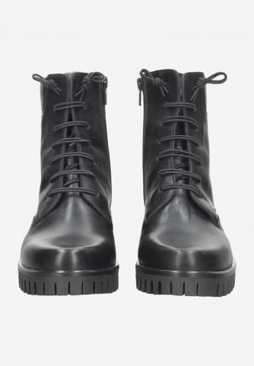 Ботинки на шнуровке