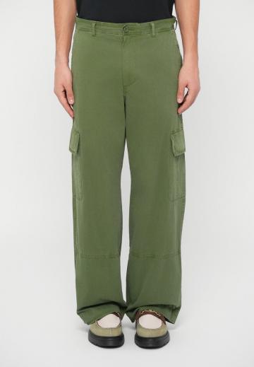 Брюки с накладными карманами