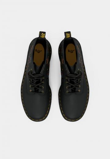 Ботинки на шнуровке