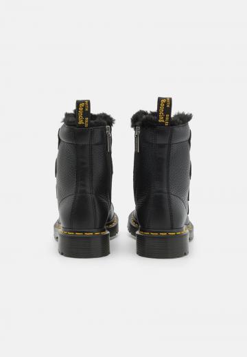 Ботинки на шнуровке